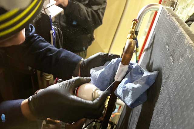 空調機ガス漏れ検査の画像